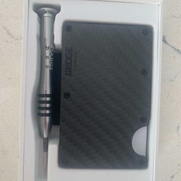 Ridge Carbon Fibre RFID Blocking Wallet - Picture 4 of 7